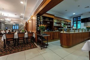 thumbnail: Bar (on property)