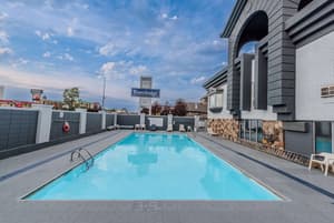 thumbnail: Pool