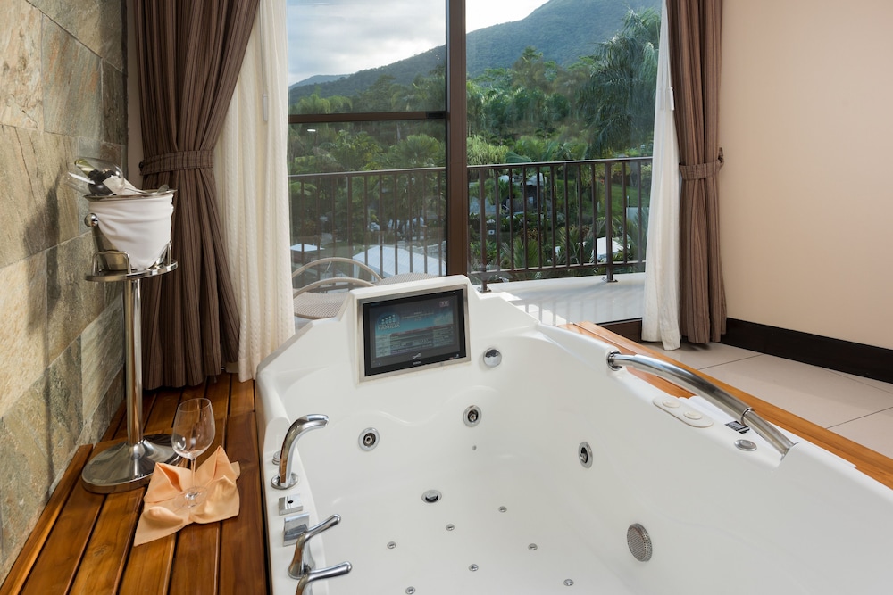 Jetted tub