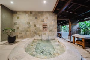 thumbnail: Front of property