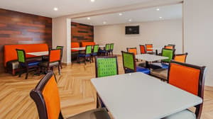 thumbnail: Breakfast area