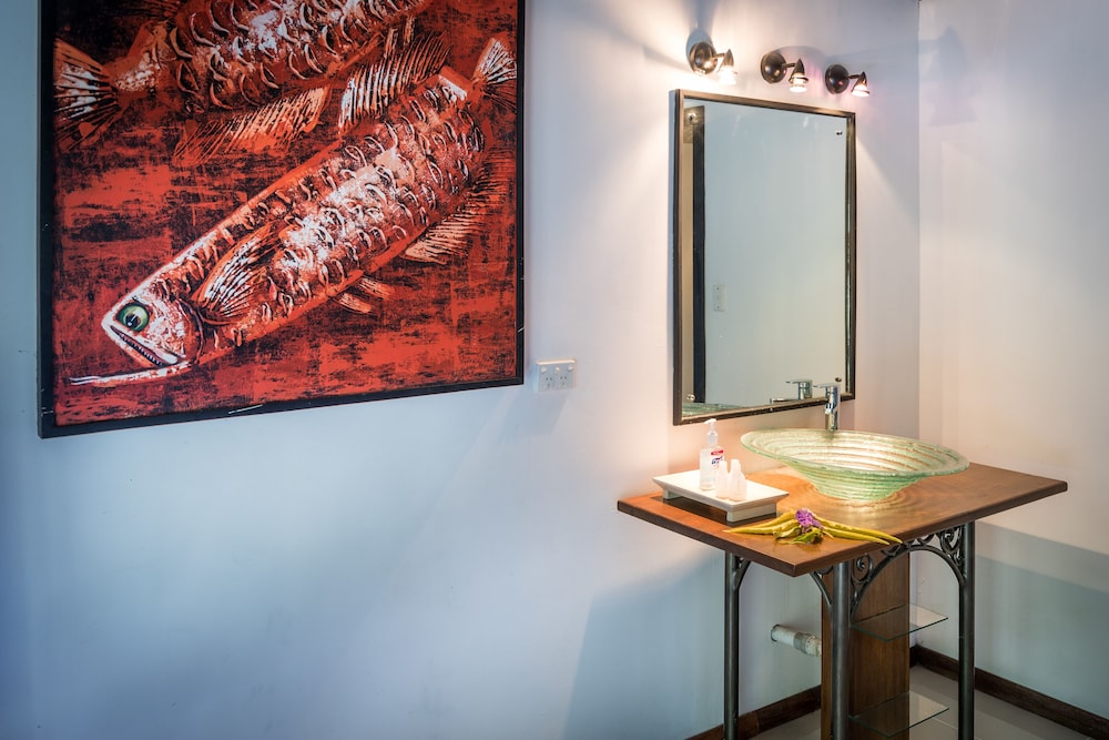 Bathroom sink