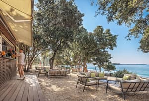 thumbnail: Bar (on property)