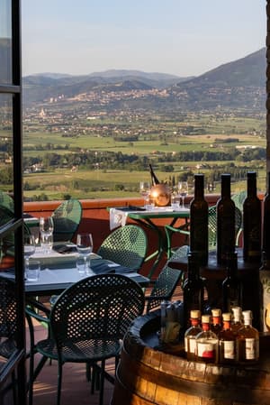thumbnail: Outdoor dining