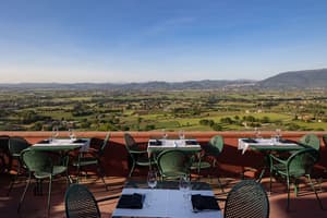 thumbnail: Outdoor dining