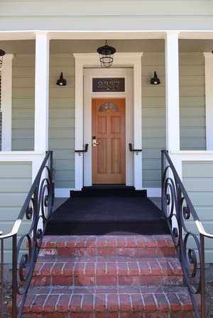 thumbnail: Front of property
