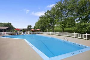 thumbnail: Pool