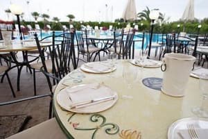 thumbnail: Outdoor dining