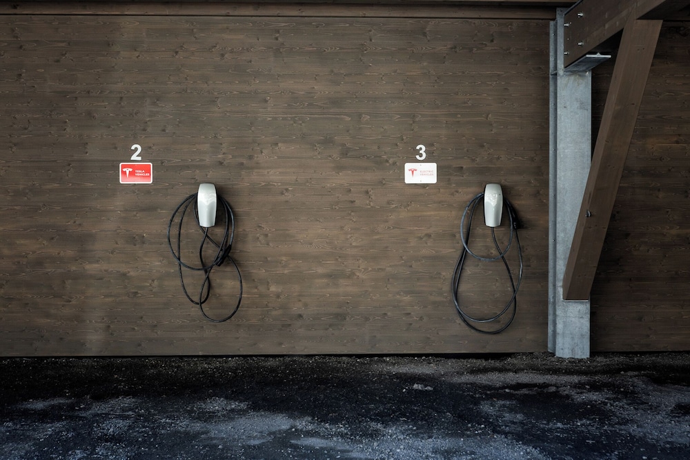 Electric vehicle charging station