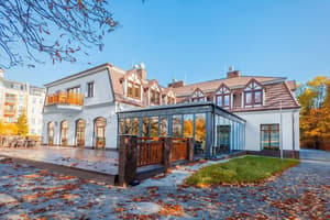 thumbnail: Front of property