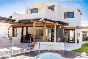 thumbnail: Front of property