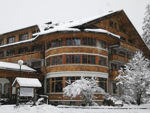 thumbnail: Exterior detail