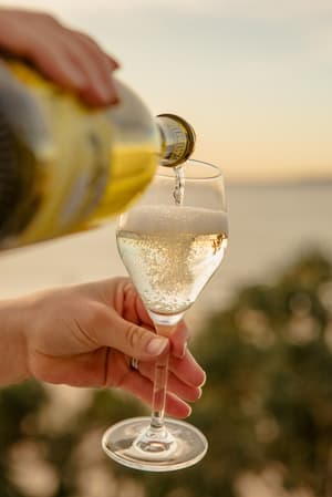 thumbnail: Champagne service