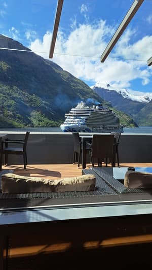 thumbnail: Lounge