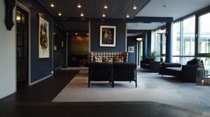 thumbnail: Lobby lounge