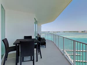 thumbnail: Outdoor dining