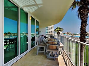 thumbnail: Outdoor dining