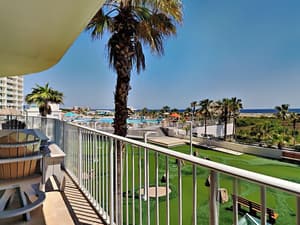 thumbnail: Outdoor dining