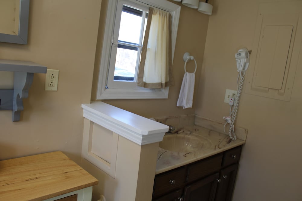 Bathroom sink