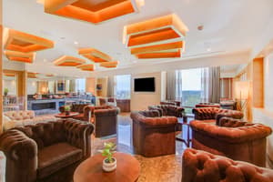 thumbnail: Bar (on property)
