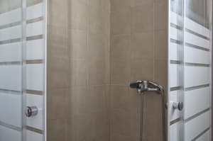 thumbnail: Bathroom shower