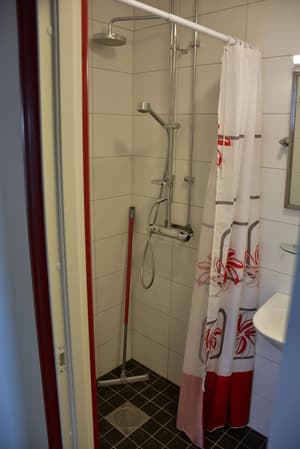 thumbnail: Bathroom shower