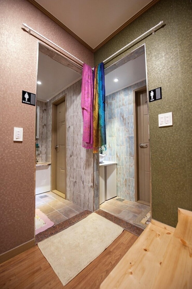 Bathroom shower
