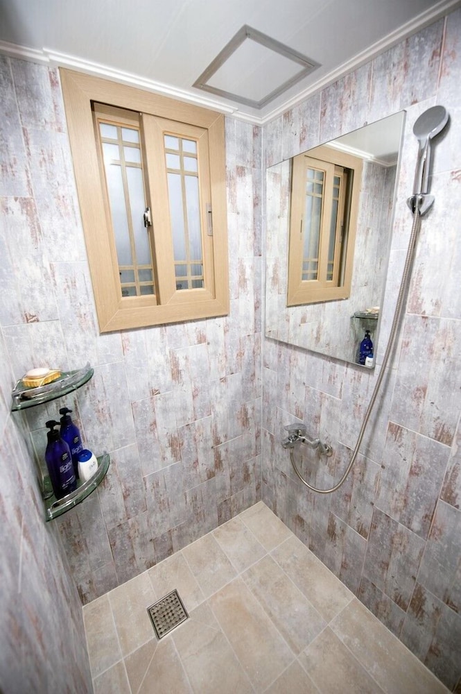 Bathroom shower