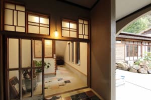 thumbnail: Front of property