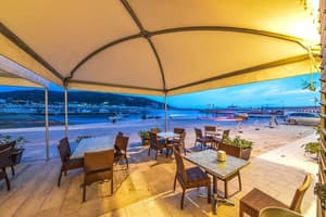 thumbnail: Outdoor dining