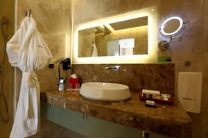 thumbnail: Bathroom amenities
