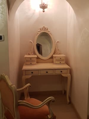 thumbnail: Interior detail