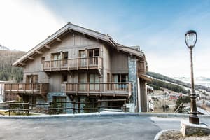 thumbnail: Front of property