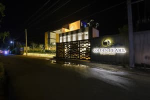 thumbnail: Property entrance