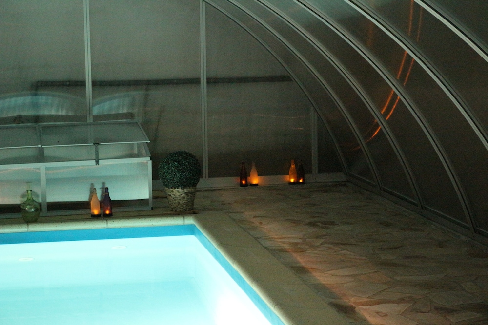Indoor/outdoor pool