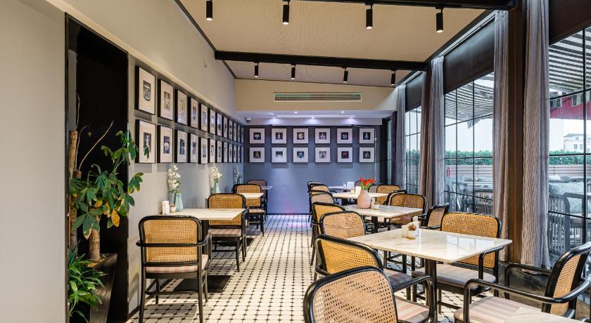 885533379.jpg