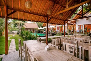 thumbnail: Outdoor dining