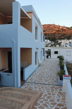 thumbnail: Front of property