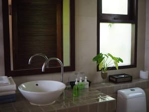 thumbnail: Interior entrance