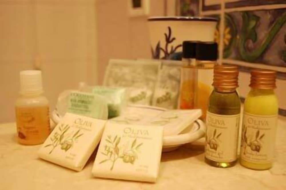 Bathroom amenities