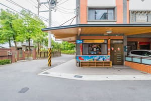 thumbnail: Courtyard view