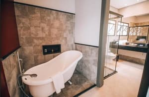 thumbnail: Deep soaking bathtub