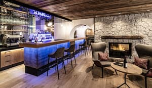 thumbnail: Bar (on property)