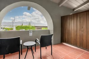 thumbnail: Bar (on property)