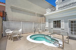 thumbnail: Pool