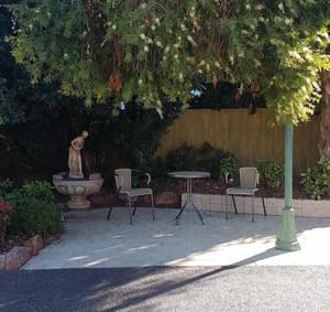 thumbnail: Outdoor dining