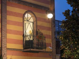 thumbnail: Exterior detail