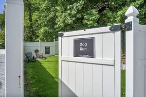 thumbnail: Exterior detail