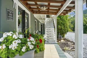 thumbnail: Exterior