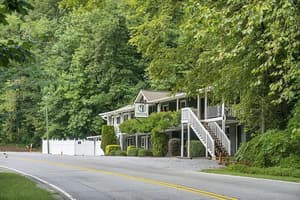 thumbnail: Exterior